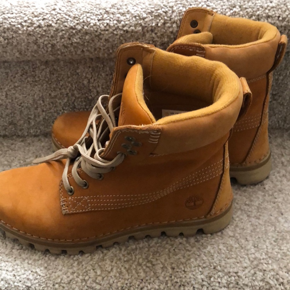Women’s fall Timberland boots LIKE NEW